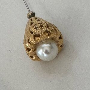 Vintage Gold Pearl Hat Pin 
Coming soon!!!
